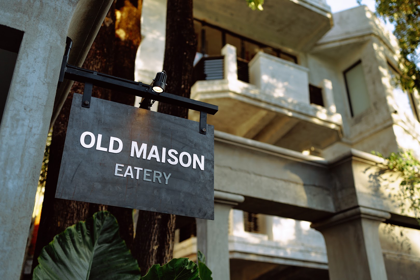 Old Maison Eatery & Lounge