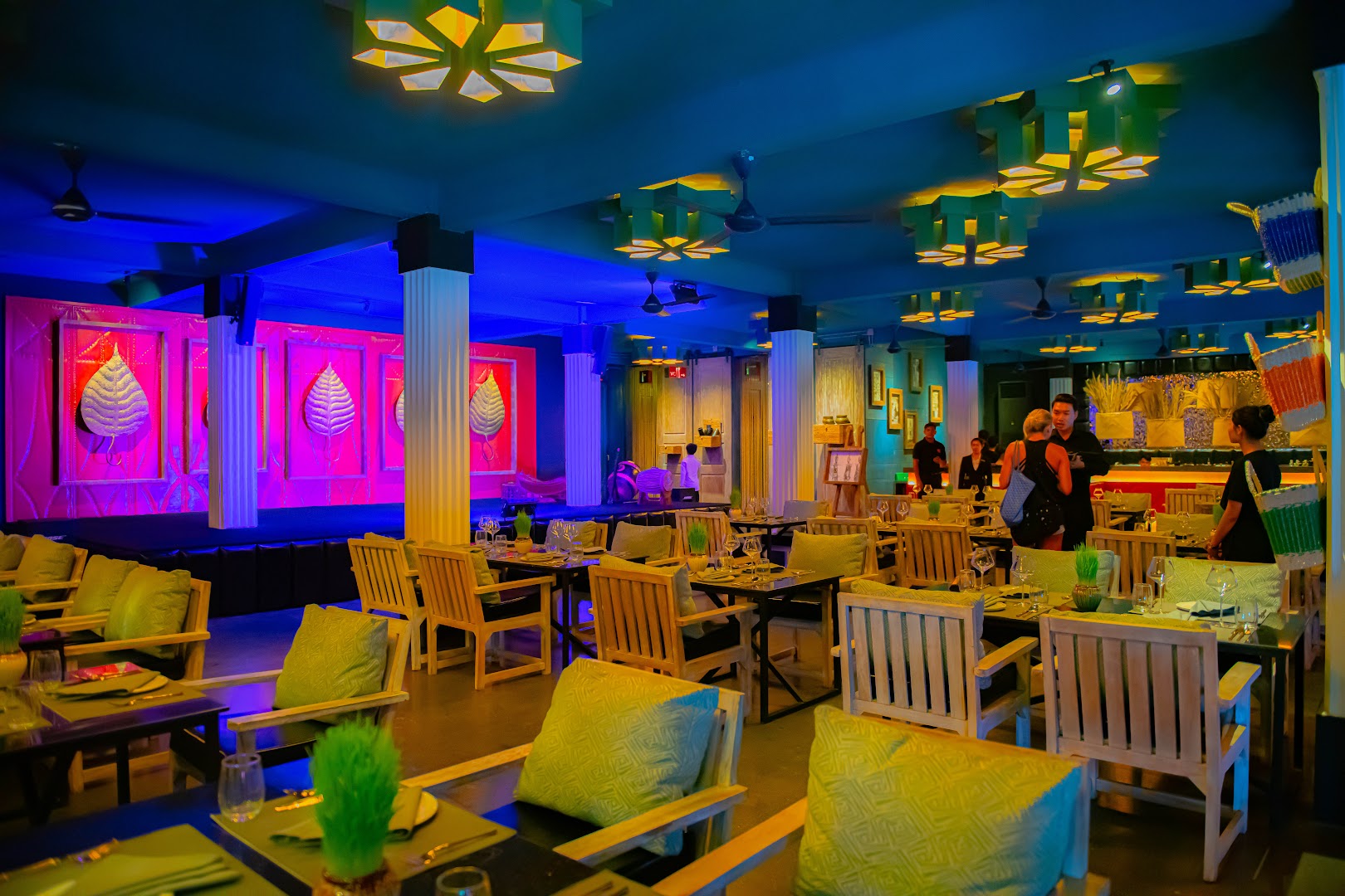 Robam Pub Street - Dance Show Restaurant